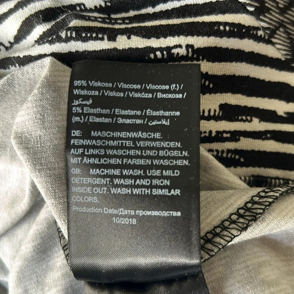 NWT Ulla Popken tunic black white geometric scoop neck Size 20/22 - Picture 5 of 6